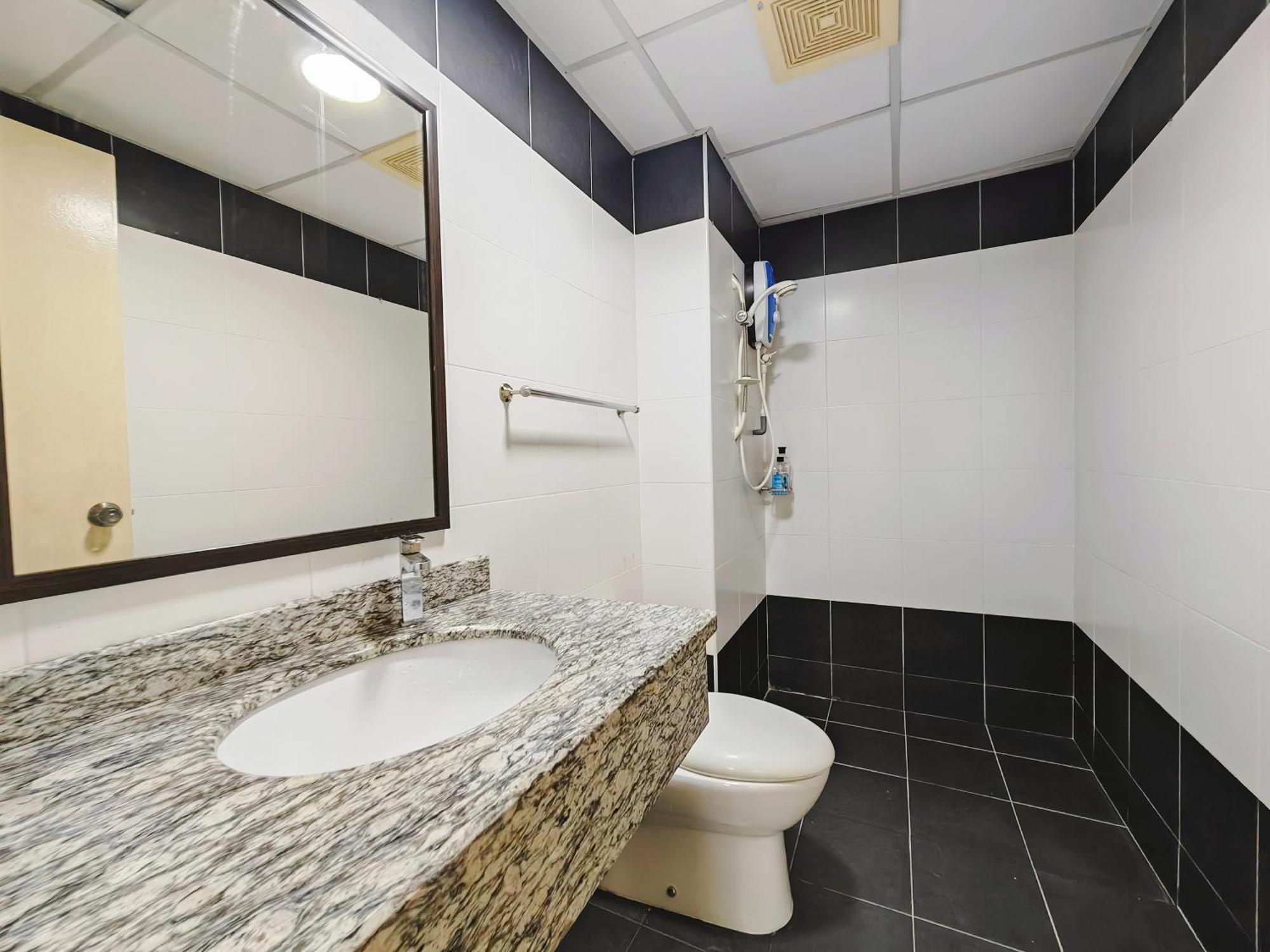 Apartment Black Sky Mirror Desaru