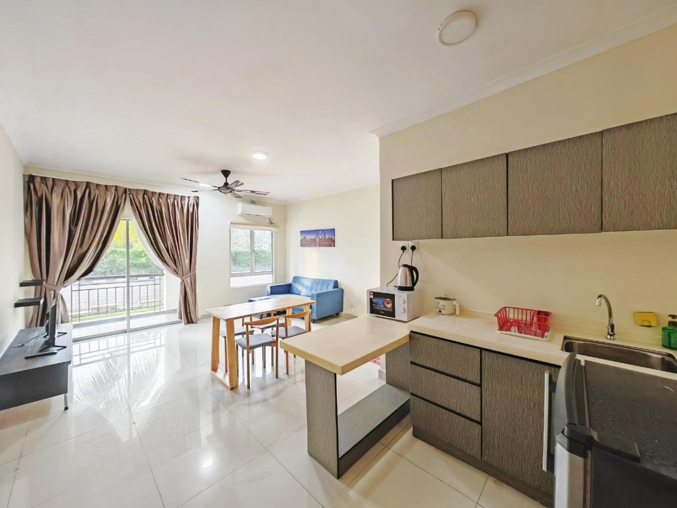 Black Sky Mirror Apartment Desaru