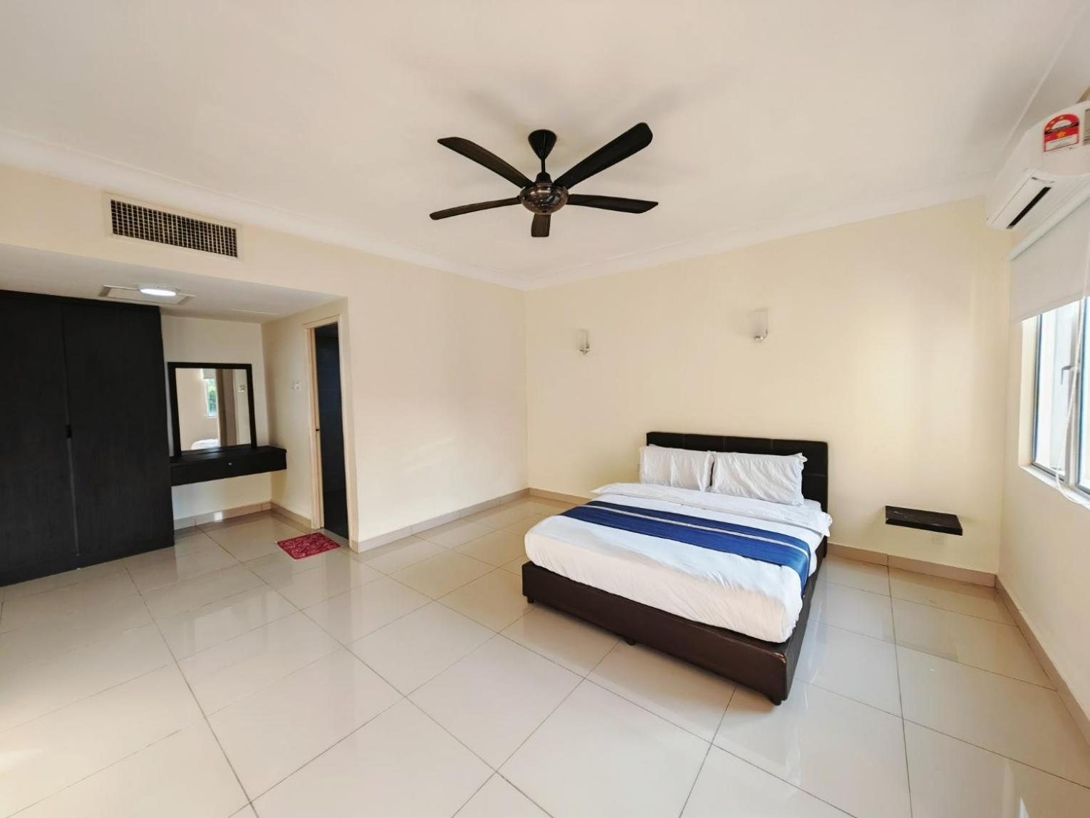 Apartment Black Sky Mirror Desaru